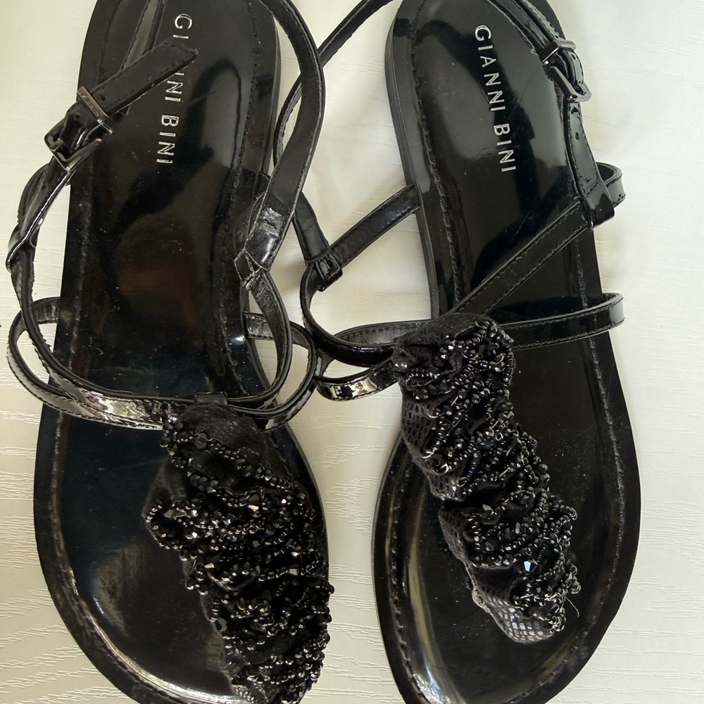 Gianni Bini Black Beaded T-Strap Sandals 9M  NEW